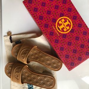 Beige Tory Burch slide
